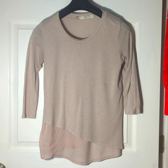 Ladies small blush pink top with peek a boo chiffon detail - Picture 2 of 6